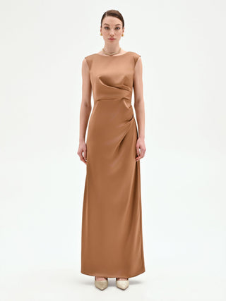 Langes bronzefarbenes Kleid mit asymmetrischer Drapierung