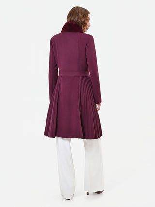 Cappotto doppiopetto bordeaux con fondo a pieghe