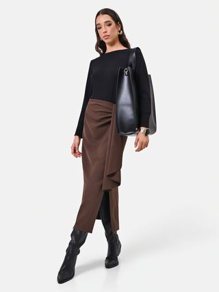 Jupe midi marron foncé avec drapé