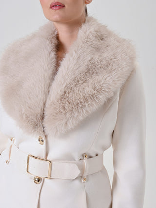Cappotto curvy bianco con collo effetto pelliccia