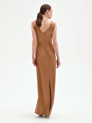 Langes bronzefarbenes Kleid mit asymmetrischer Drapierung
