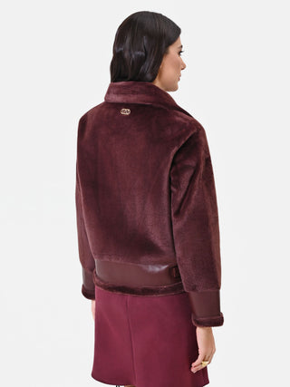 Chaqueta corta de aviador chocolate con detalles en piel sintética