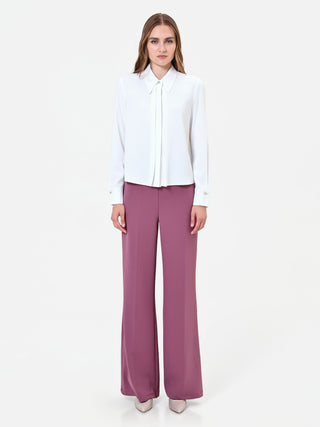 Camicia bianca con bottone gioiello