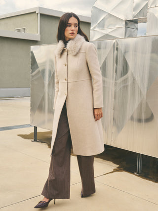 Cappotto monopetto tortora beige con collo effetto pelliccia in panno misto lana