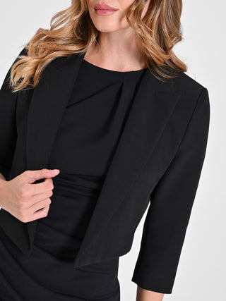 Kurze Jacke aus technischen Gewebe