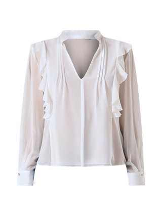 Blouse blanche à volant et chaîne dorée