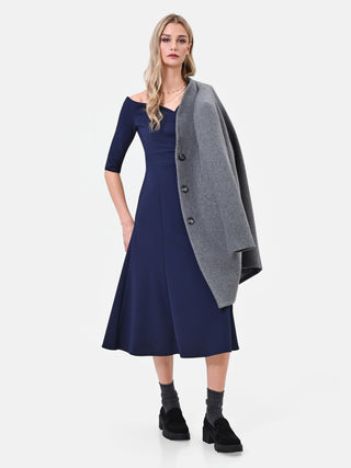 Abito midi blu navy con scollo geometrico