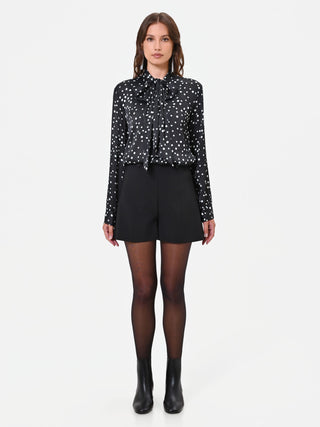 Short noir taille haute à boutons recouverts