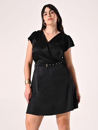 Curvy-Kleid aus Satin in Schwarz