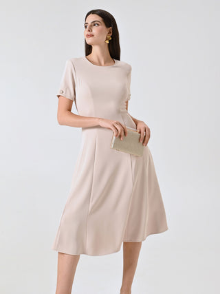 Kleid in hellem Beige mit Tellerrock