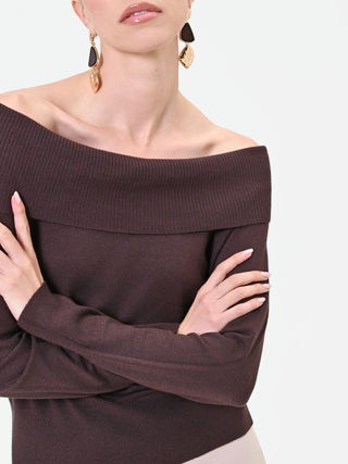 Maglia marrone con spalle scoperte