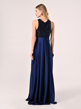 Robe longue en satin et paillettes