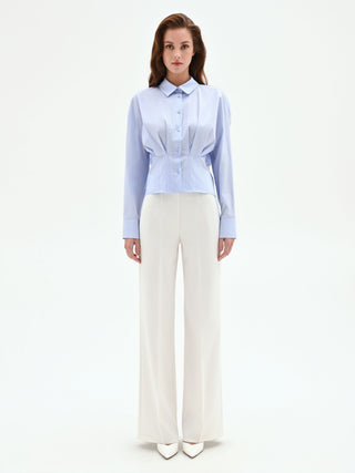 Camicia azzurra in cotone con pieghe cucite