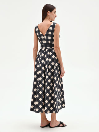 Maxikleid mit diagonalem Karoprint in Schwarz