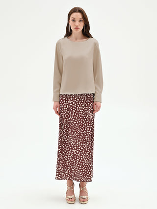 Blusa tortora beige con scollo a barchetta