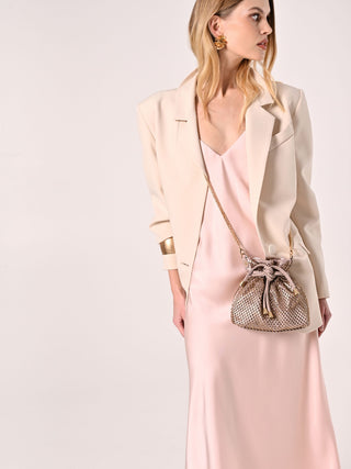 Robe jupon en satin rose pâle