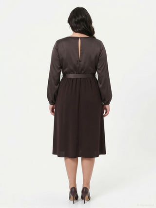 Abito curvy midi marrone in raso
