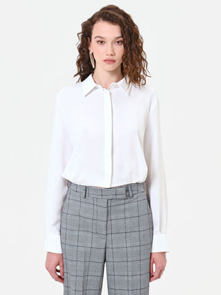 Camicia panna in raso con abbottonatura nascosta