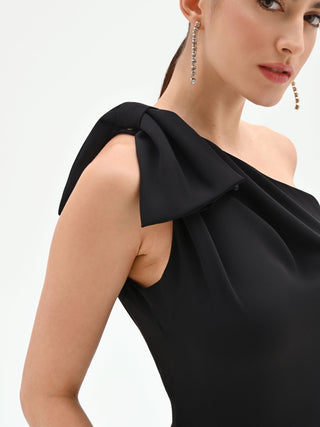 Schwarzer One-Shoulder-Playsuit mit Maxischleife