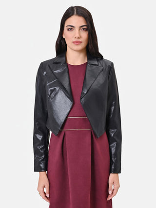 Czarna kurtka cropped z szerokimi klapami