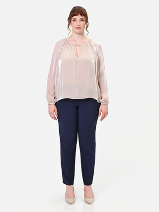 Blusa Curvy  in raso tortora beige con dettaglio gioiello
