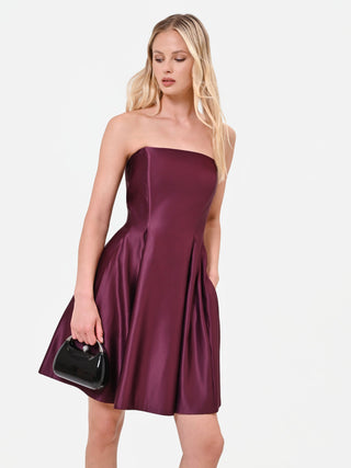 Robe courte en satin bordeaux