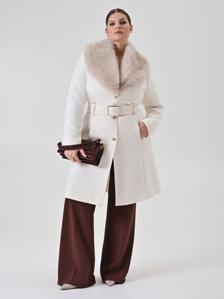 Cappotto curvy bianco con collo effetto pelliccia