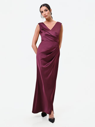 Abito lungo bordeaux con drappeggio asimmetrico