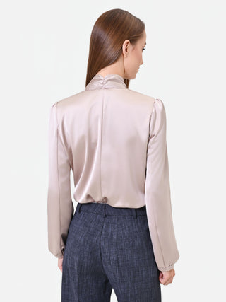 Blusa tortora beige in raso con fusciacca