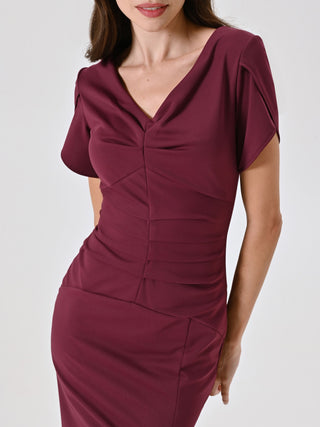 Robe fourreau bordeaux avec plis cousus et effet drapé