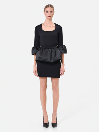 Blusa in misto viscosa nera con volant in raso