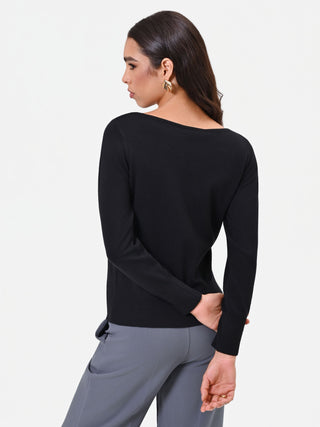 Maglia in viscosa nera con scollo a barchetta