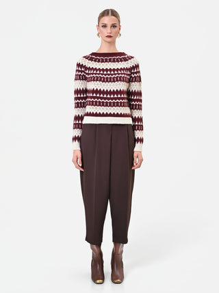 Pull bordeaux en jacquard à motif géométrique
