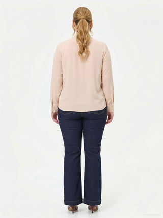 Curvy shirt with jewel button