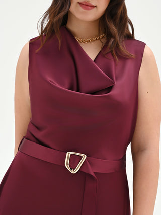 Abito lungo curvy bordeaux con scollo asimmetrico