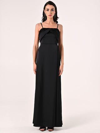 Robe longue noire en satin