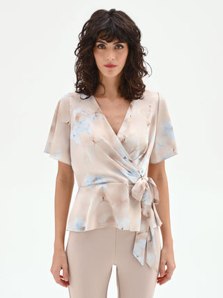 Blusa a portafoglio azzurra con stampa effetto acquerello