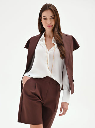 Camicia bianca con bottoni ricoperti