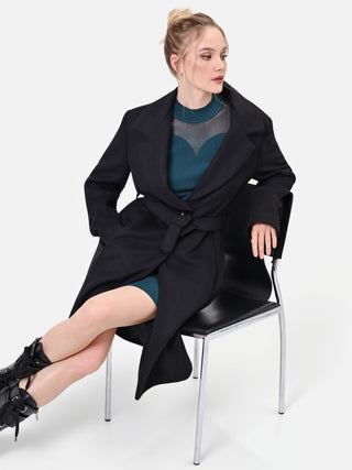 Cappotto nero con cintura e bottoni